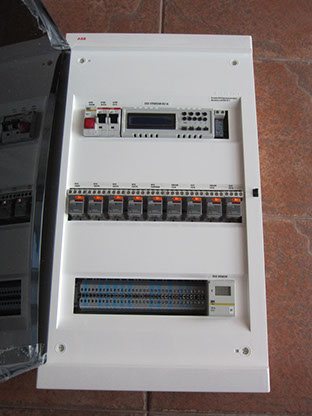 Шкаф управления бытовой котельной, собранный на базе контроллера ИСУ-04
